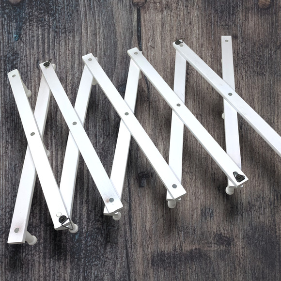 White Wood Accordion Farmhouse Style 17 Peg Expanding Cap Hat Wall Rack Cottage - Picture 5 of 9